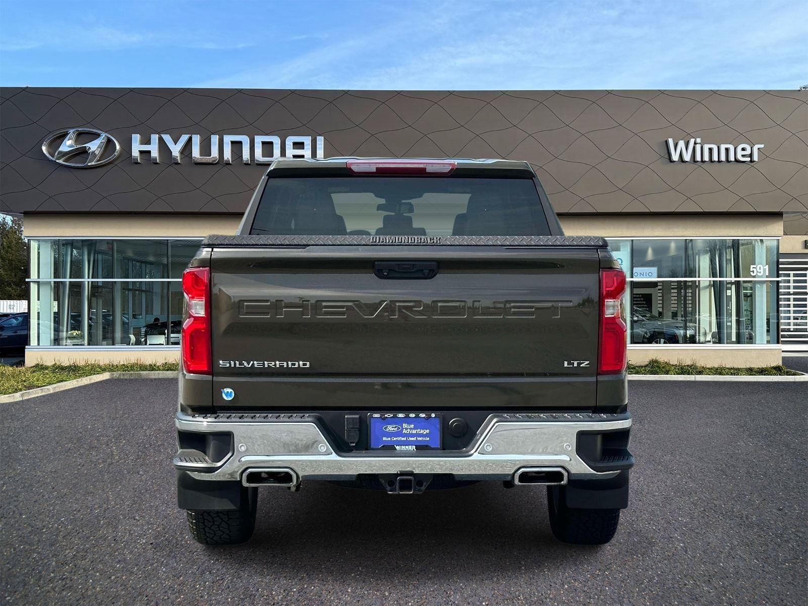 Used 2023 Chevrolet Silverado 1500 LTZ AWD/4WD image 3