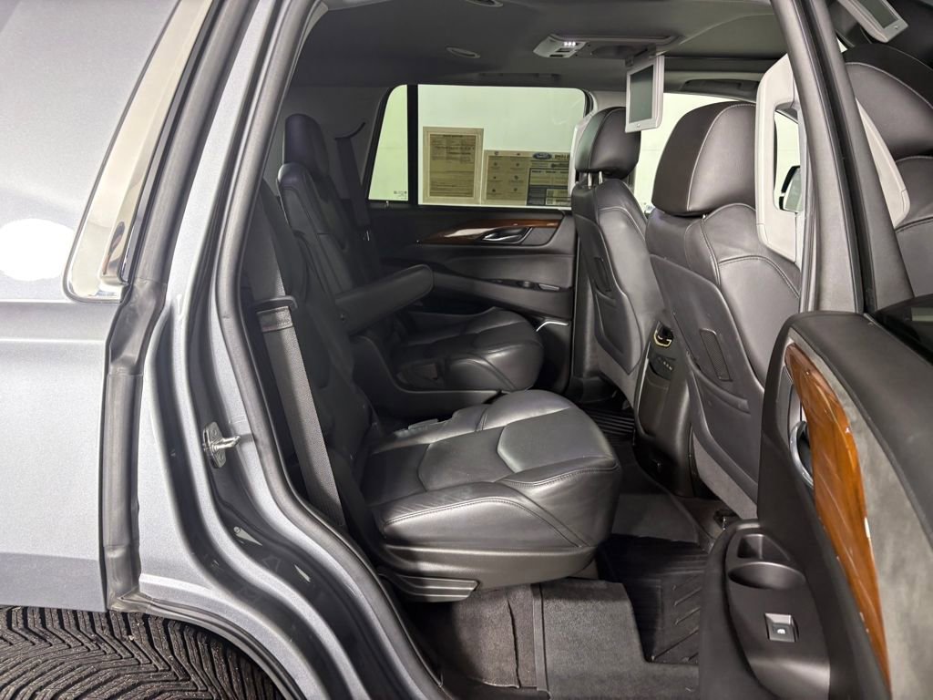 Used 2020 Cadillac Escalade Premium Luxury image 38