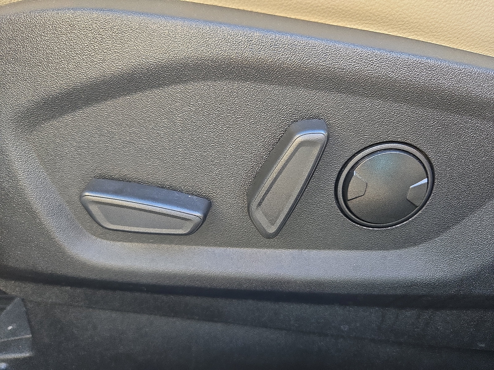 Certified 2024 Ford Edge Titanium AWD/4WD image 12