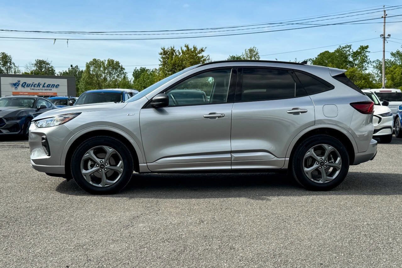 Certified 2023 Ford Escape ST-Line w/ Tech Pack #1 AWD/4WD image 6