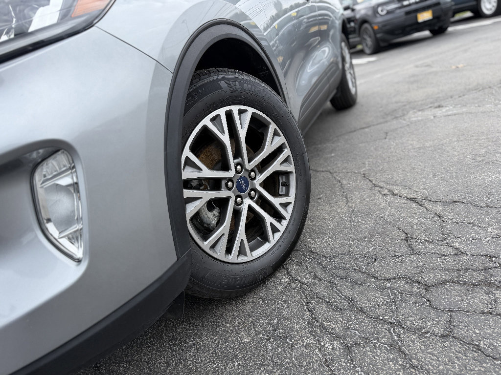 Certified 2021 Ford Escape SEL w/ Technology Package image 9