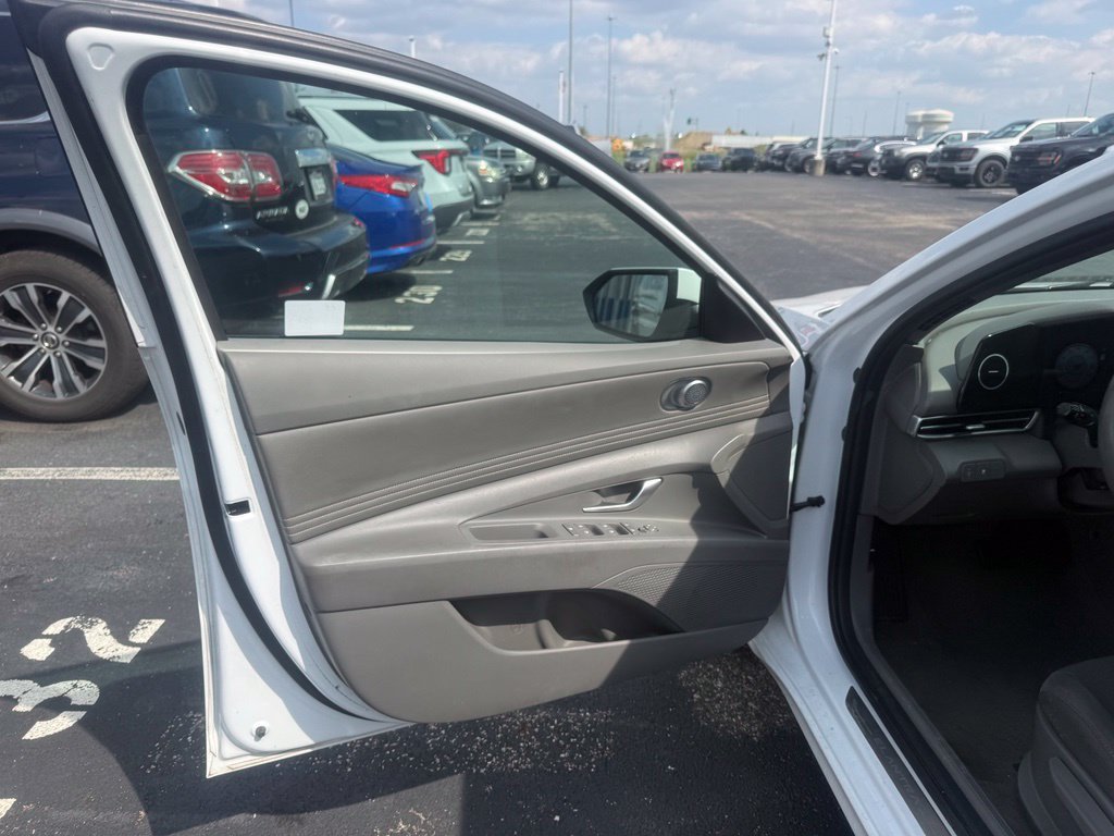 Used 2024 Hyundai Elantra SEL w/ Convenience Package FWD image 16