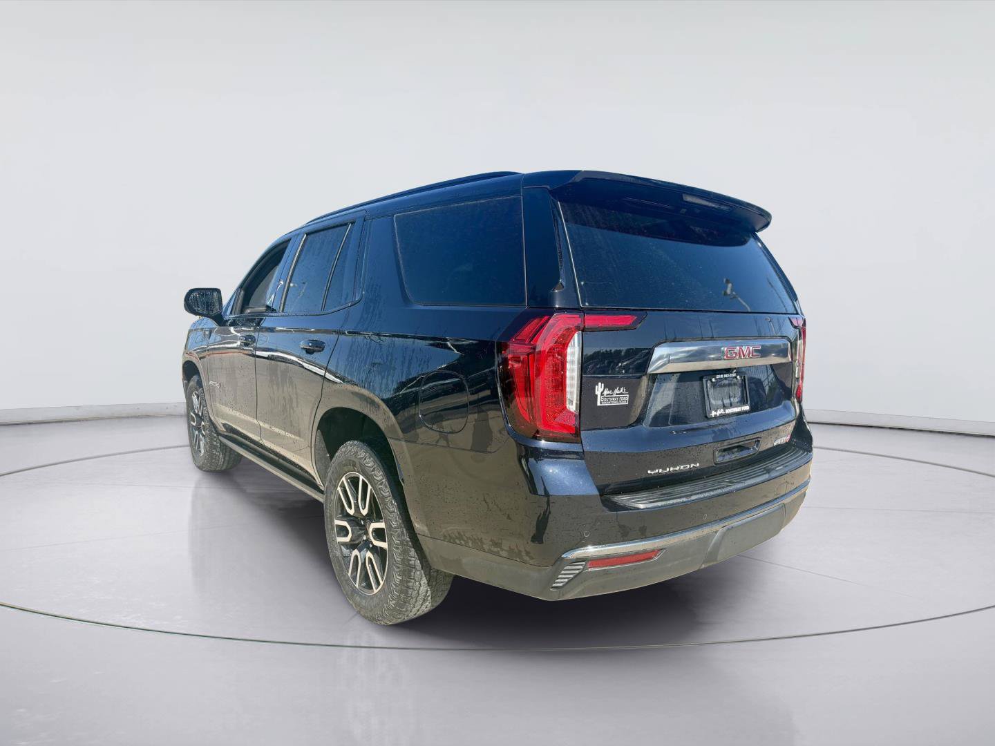 Used 2024 GMC Yukon AT4 w/ AT4 Premium Package AWD/4WD image 7