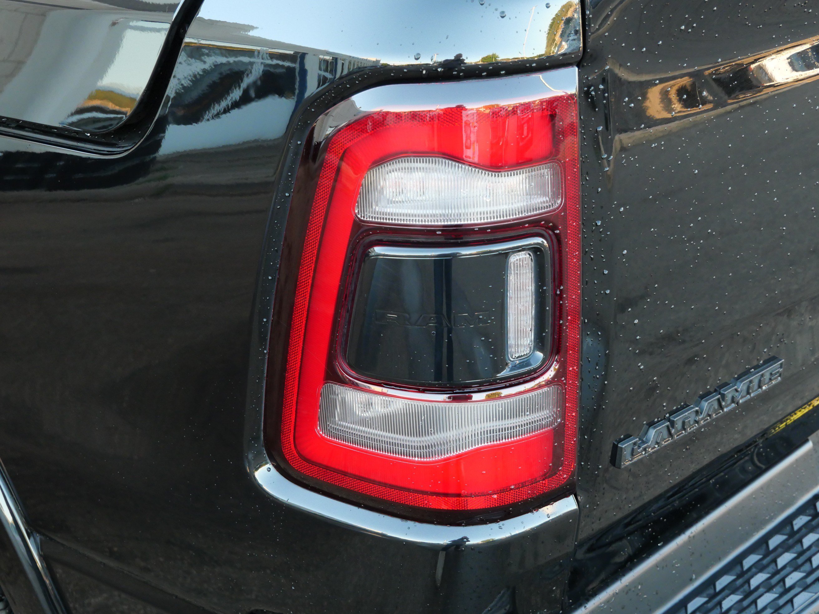 Used 2022 RAM 1500 Laramie AWD/4WD image 17