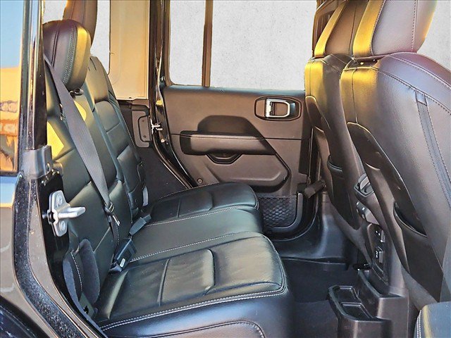 Used 2018 Jeep Wrangler Unlimited Sahara AWD/4WD image 16