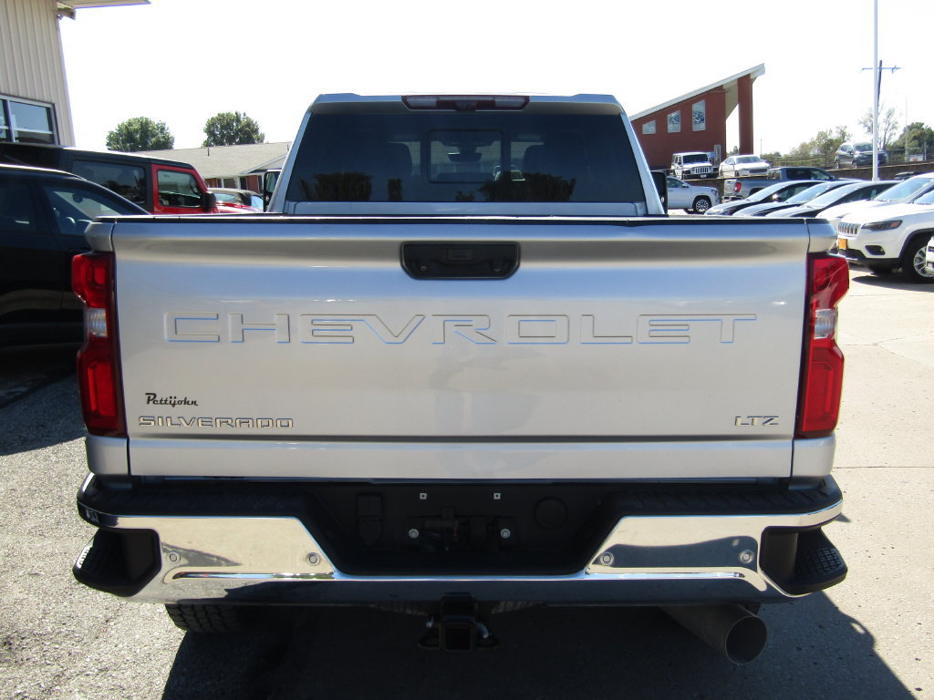 Used 2023 Chevrolet Silverado 2500 LTZ AWD/4WD image 4
