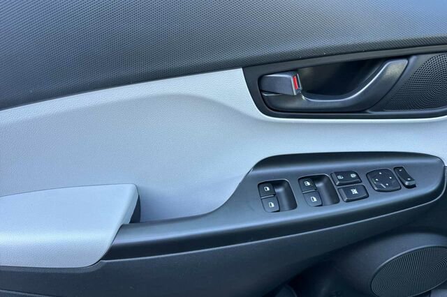 Used 2022 Hyundai Kona SEL w/ Cargo Package FWD image 8