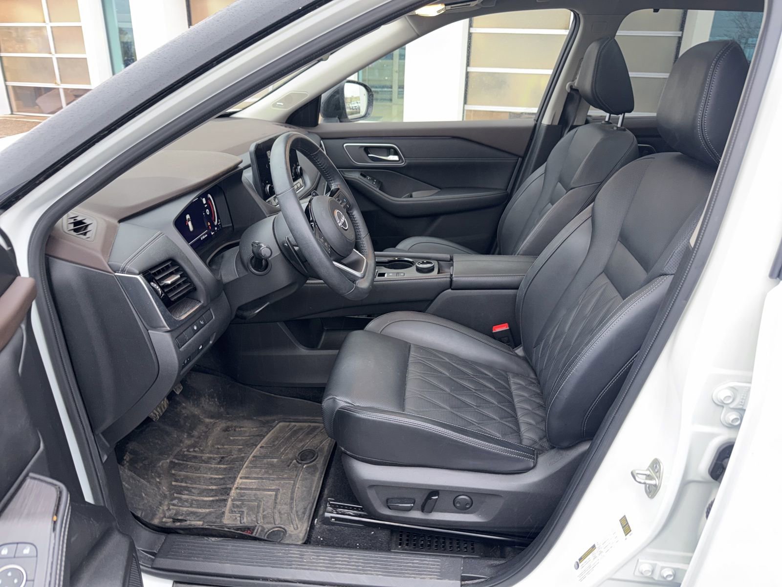 Used 2023 Nissan Rogue Platinum w/ Platinum Premium Package AWD/4WD image 5