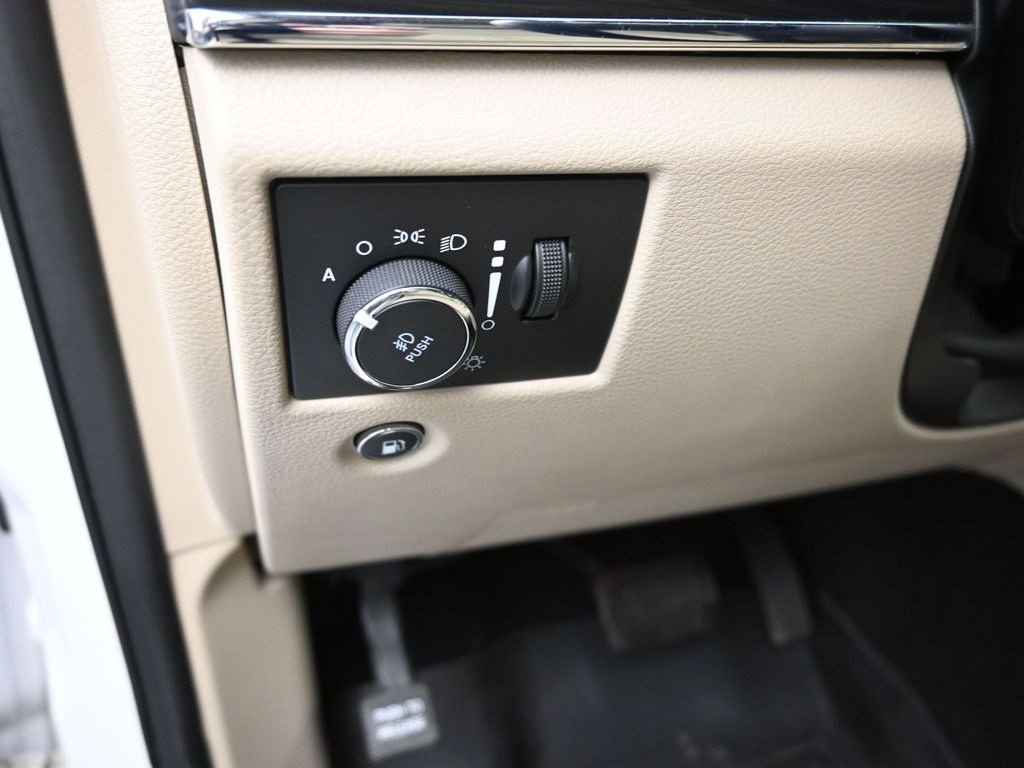 Used 2020 Jeep Grand Cherokee Limited w/ Trailer Tow Group IV image 13