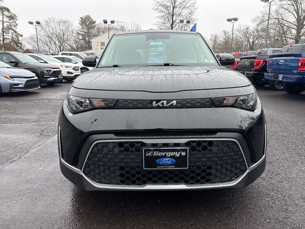 Used 2023 Kia Soul LX FWD image 2