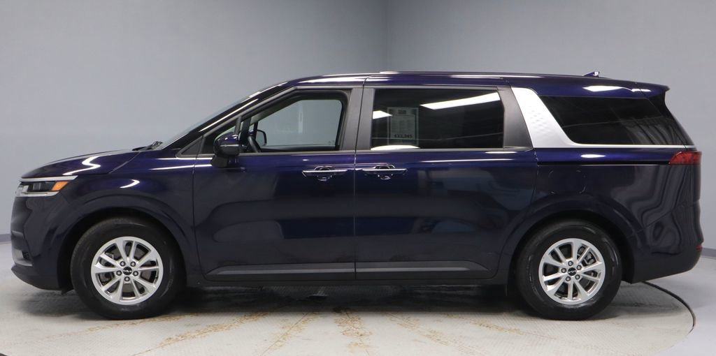 Used 2024 Kia Carnival LX FWD image 7