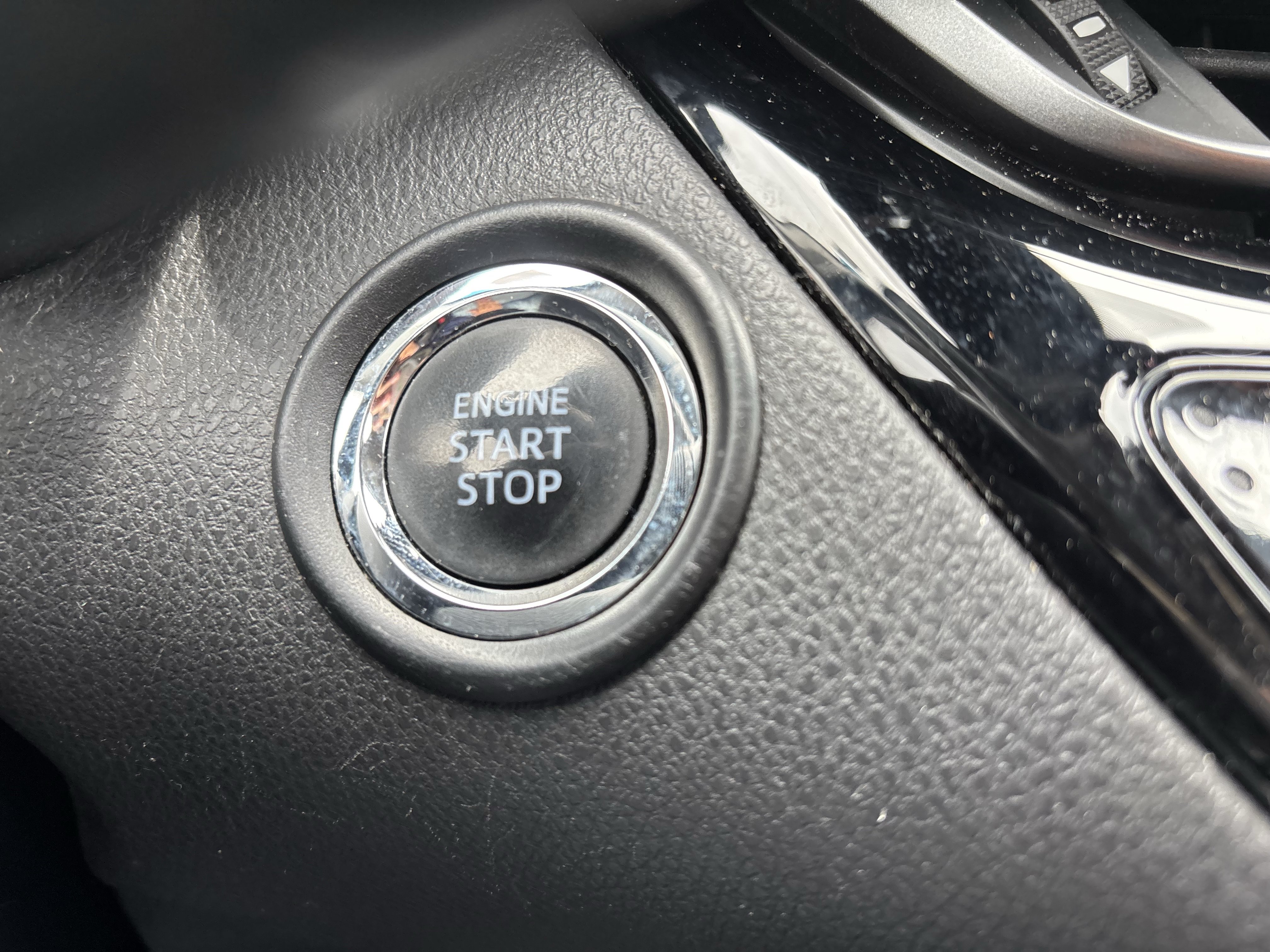 Used 2021 Toyota C-HR Limited FWD image 30