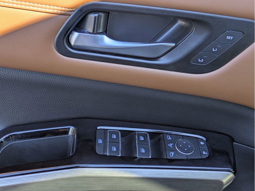 Used 2023 Nissan Pathfinder Platinum image 10