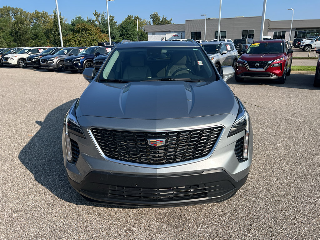 Used 2023 Cadillac XT4 Luxury w/ Cold Weather Package FWD image 2