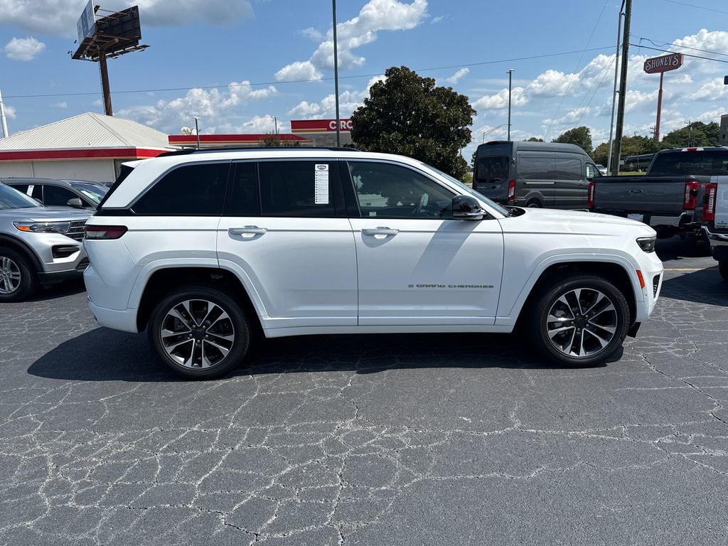 Used 2023 Jeep Grand Cherokee Overland w/ Luxury Tech Group IV RWD image 2