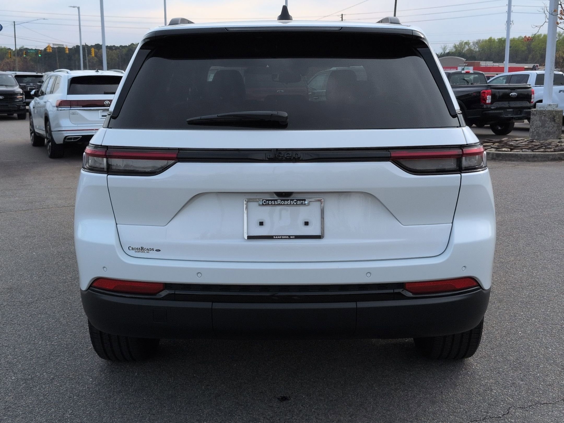 Used 2024 Jeep Grand Cherokee Altitude image 4