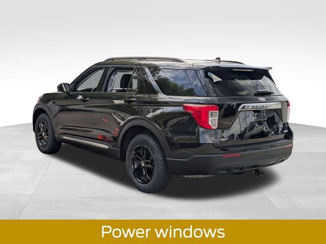 Certified 2023 Ford Explorer XLT image 3
