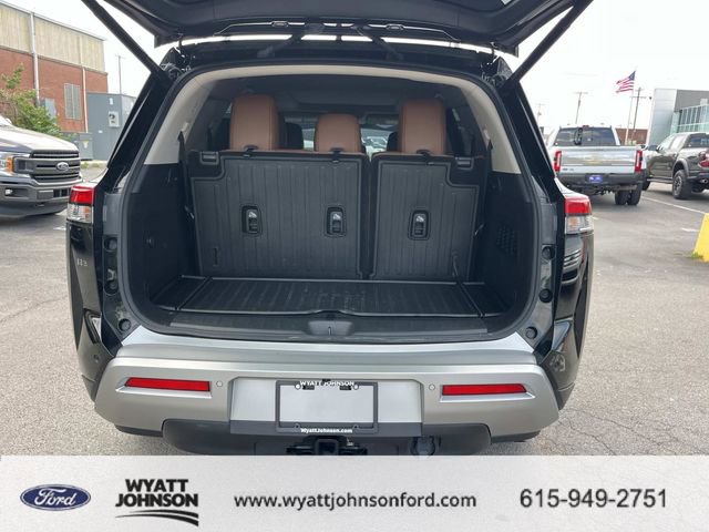 Used 2024 Nissan Pathfinder Platinum w/ Cargo Package image 12