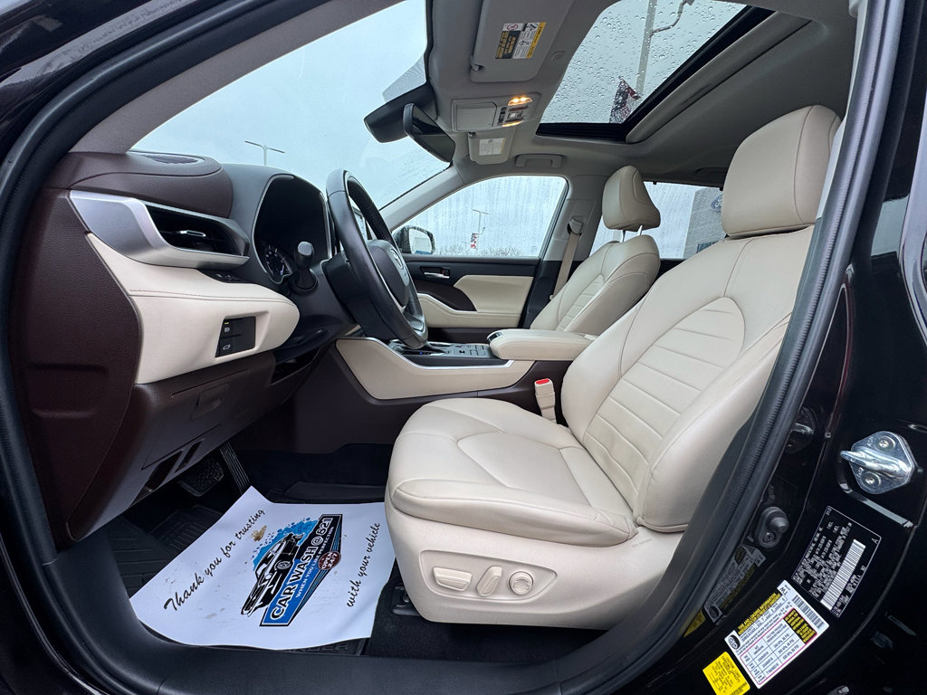 Used 2022 Toyota Highlander XLE AWD/4WD image 20