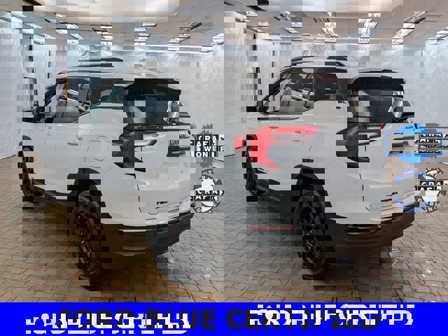 Used 2022 GMC Terrain SLE w/ Driver Convenience Package image 3