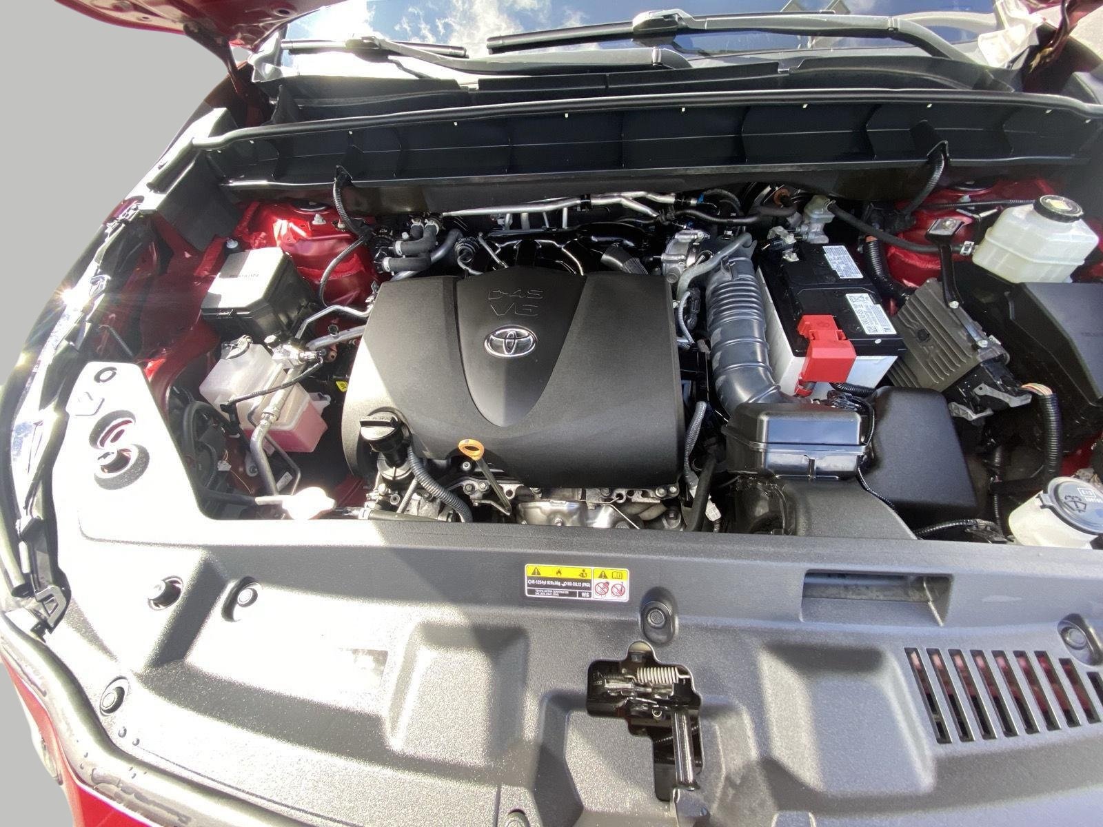 Used 2022 Toyota Highlander XLE AWD/4WD image 7