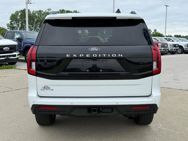 Certified 2025 Ford Expedition Active AWD/4WD image 4