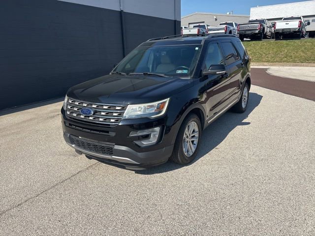 Certified 2017 Ford Explorer XLT w/ Equipment Group 202A FWD image 10