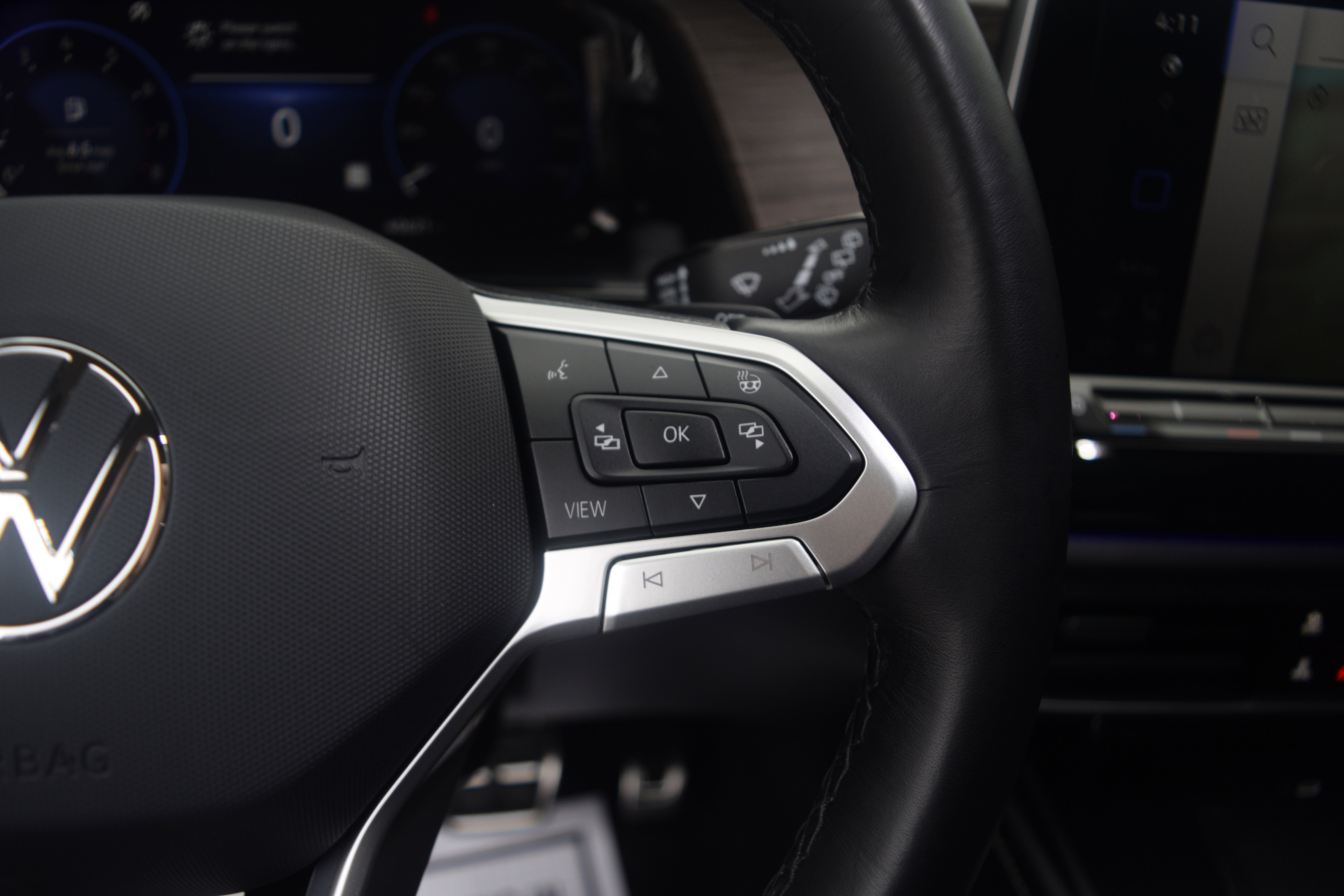 Used 2024 Volkswagen Atlas SEL Premium R-Line image 6