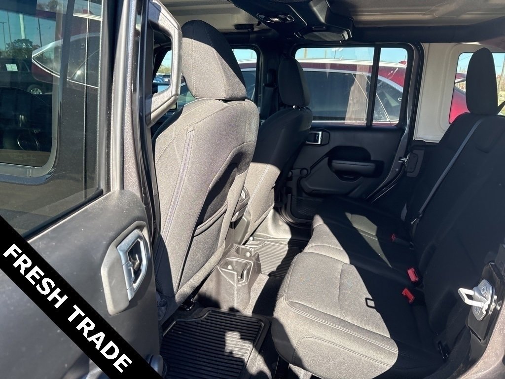 Used 2018 Jeep Wrangler Unlimited Sport image 4