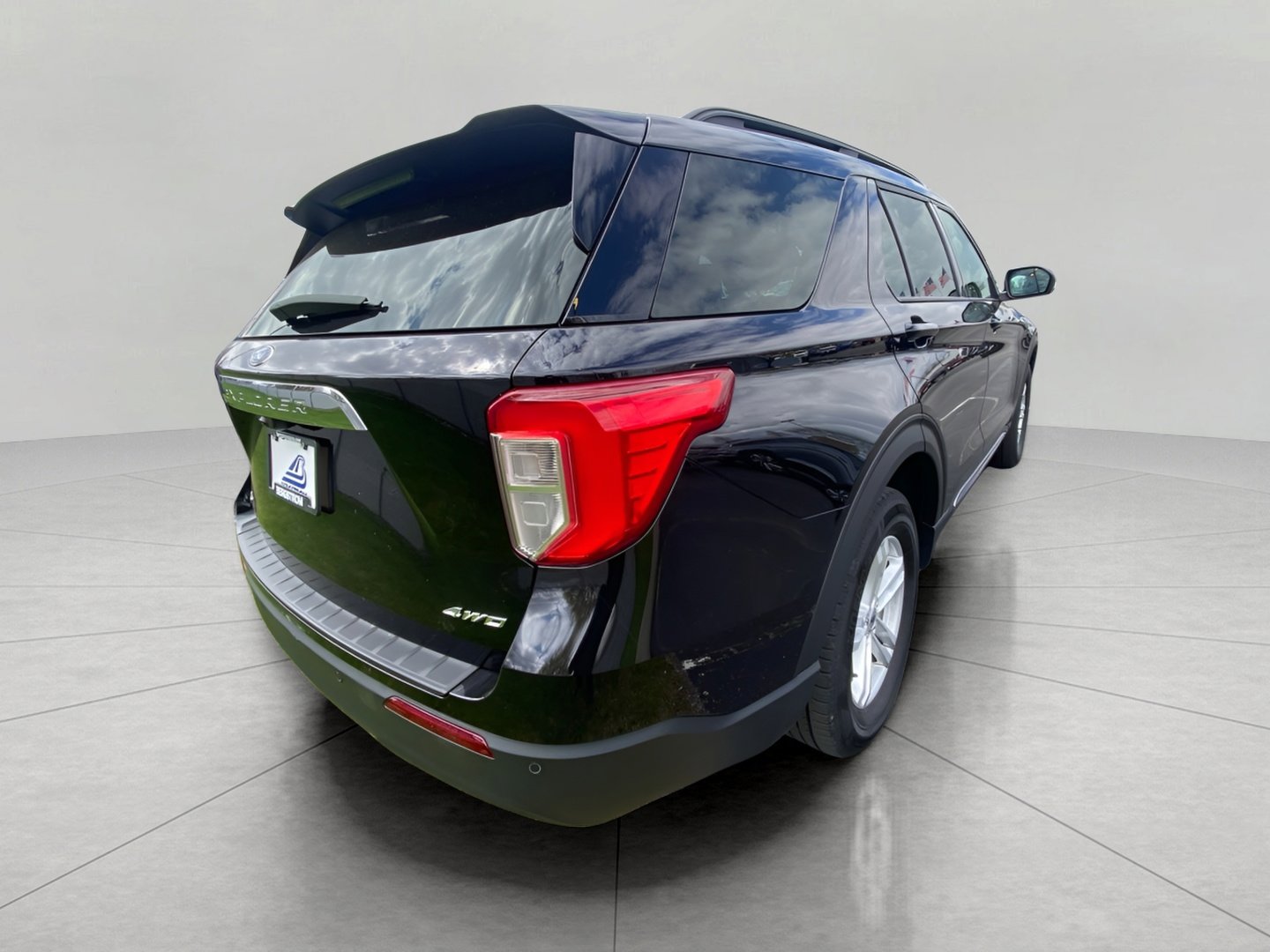 Certified 2024 Ford Explorer XLT AWD/4WD image 7