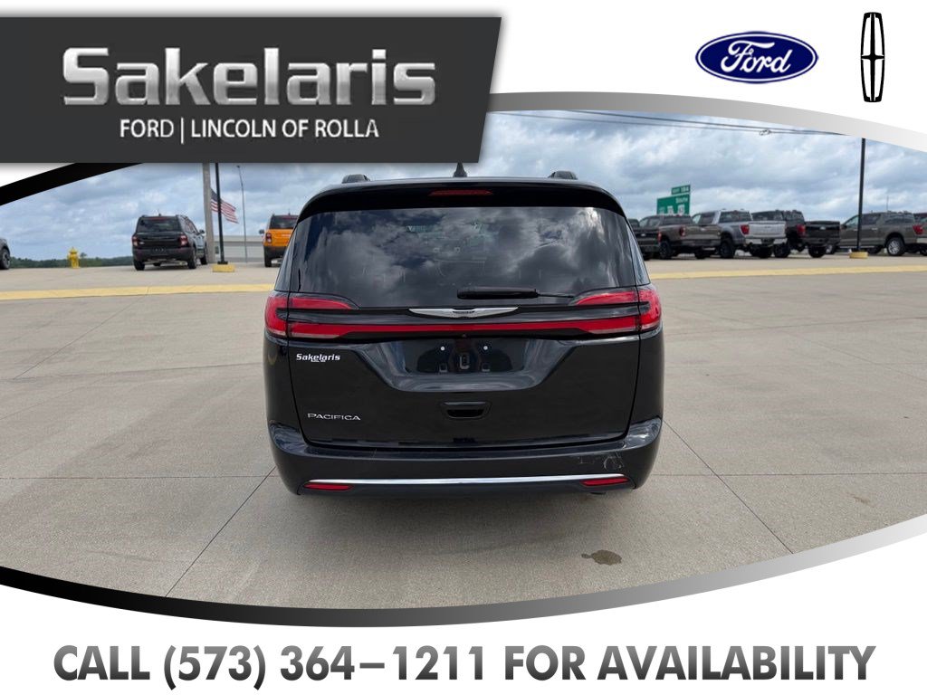 Used 2022 Chrysler Pacifica Touring-L FWD image 6