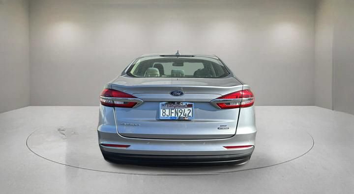 Certified 2020 Ford Fusion SE FWD image 3