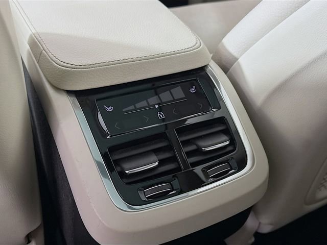 Used 2021 Volvo XC90 T6 Momentum w/ Climate Package image 29