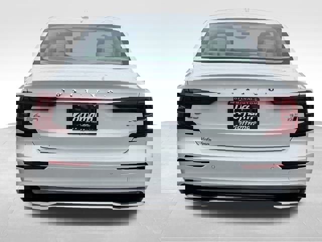Used 2024 Volvo S60 B5 Core image 4