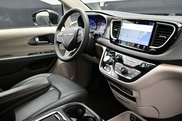 Used 2024 Chrysler Pacifica Touring-L FWD image 10