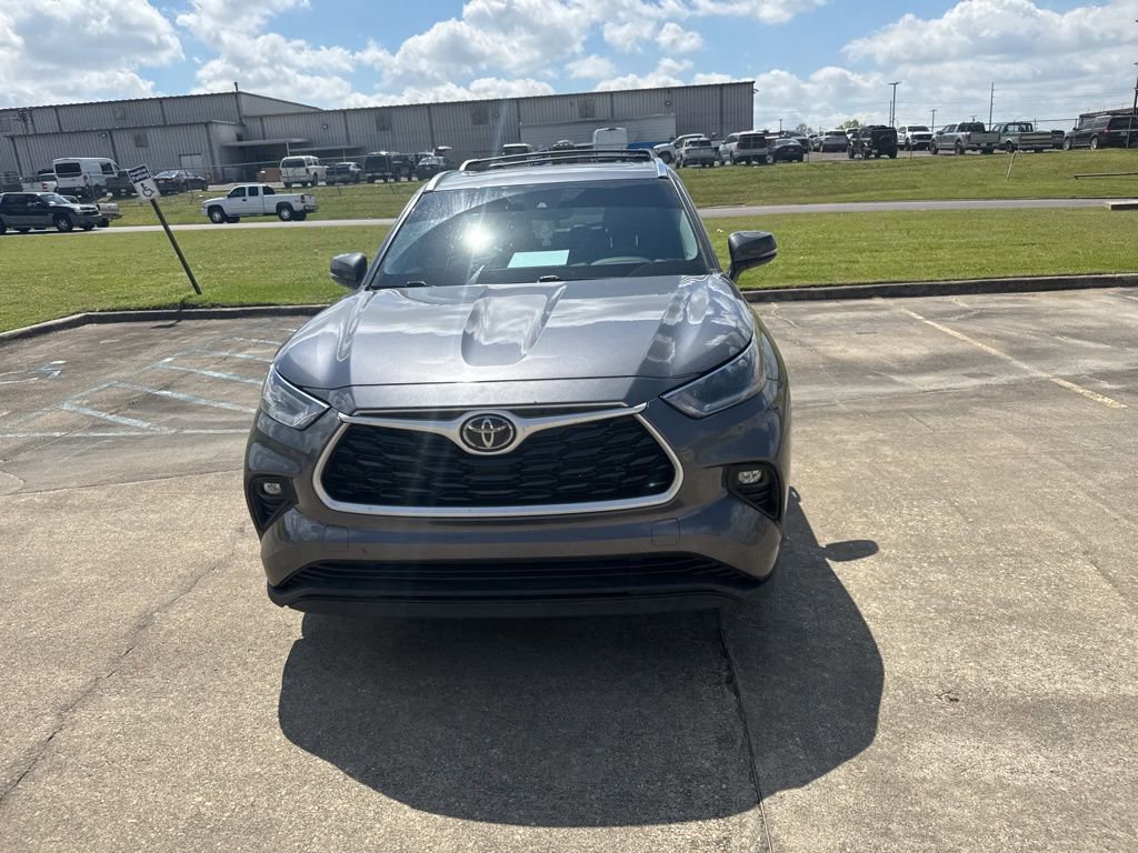 Used 2021 Toyota Highlander XLE image 15