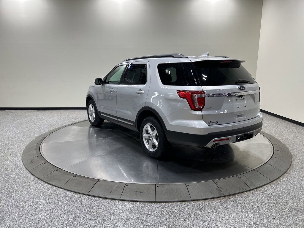Certified 2017 Ford Explorer XLT w/ Equipment Group 202A image 3