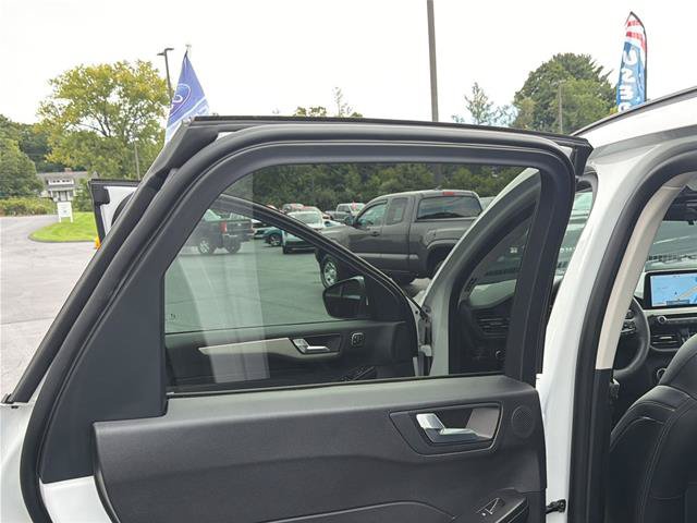 Certified 2022 Ford Escape SEL w/ Technology Package AWD/4WD image 33