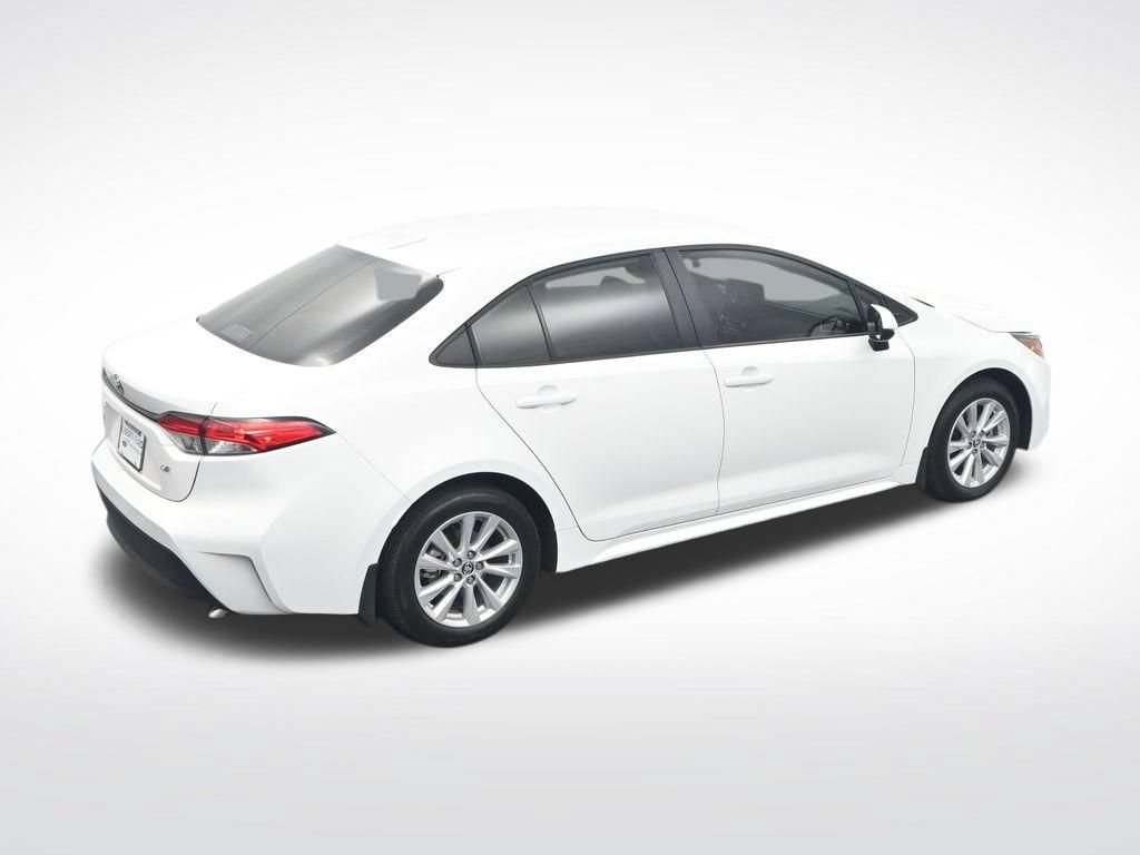 Used 2025 Toyota Corolla LE w/ LE Premium Package FWD image 27
