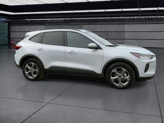 Certified 2025 Ford Escape ST-Line Select AWD/4WD image 8