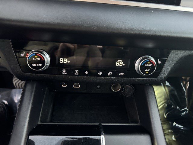 Used 2024 Mitsubishi Outlander SE image 18