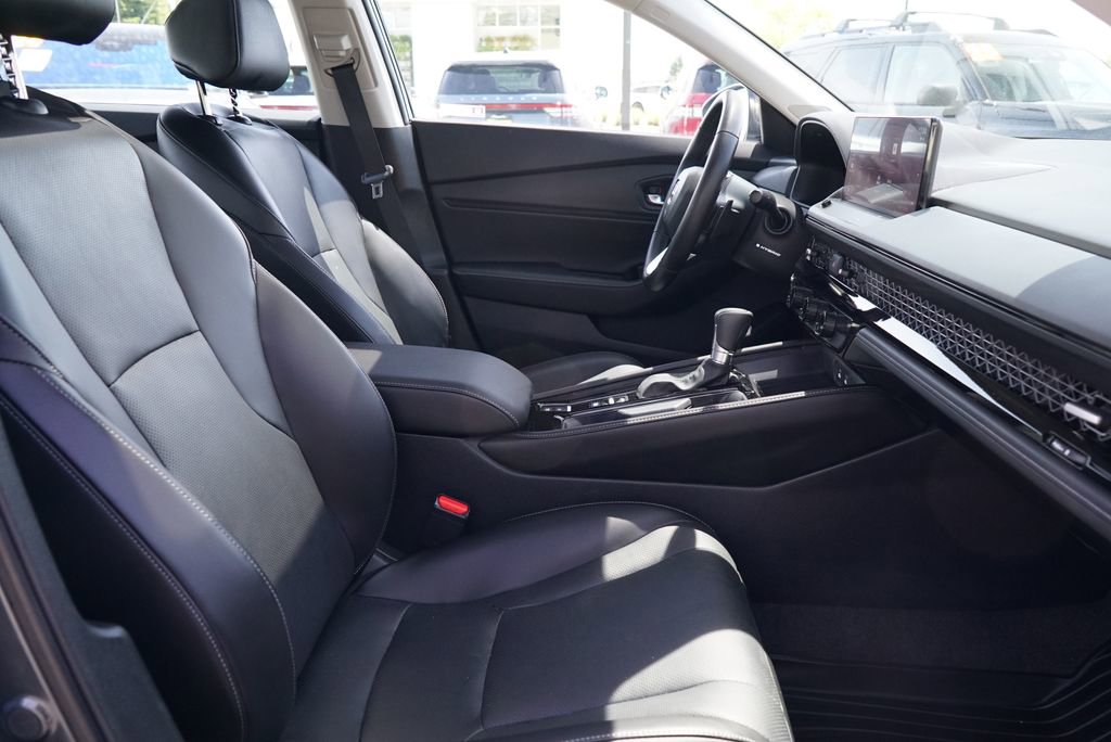 Used 2023 Honda Accord Touring image 9