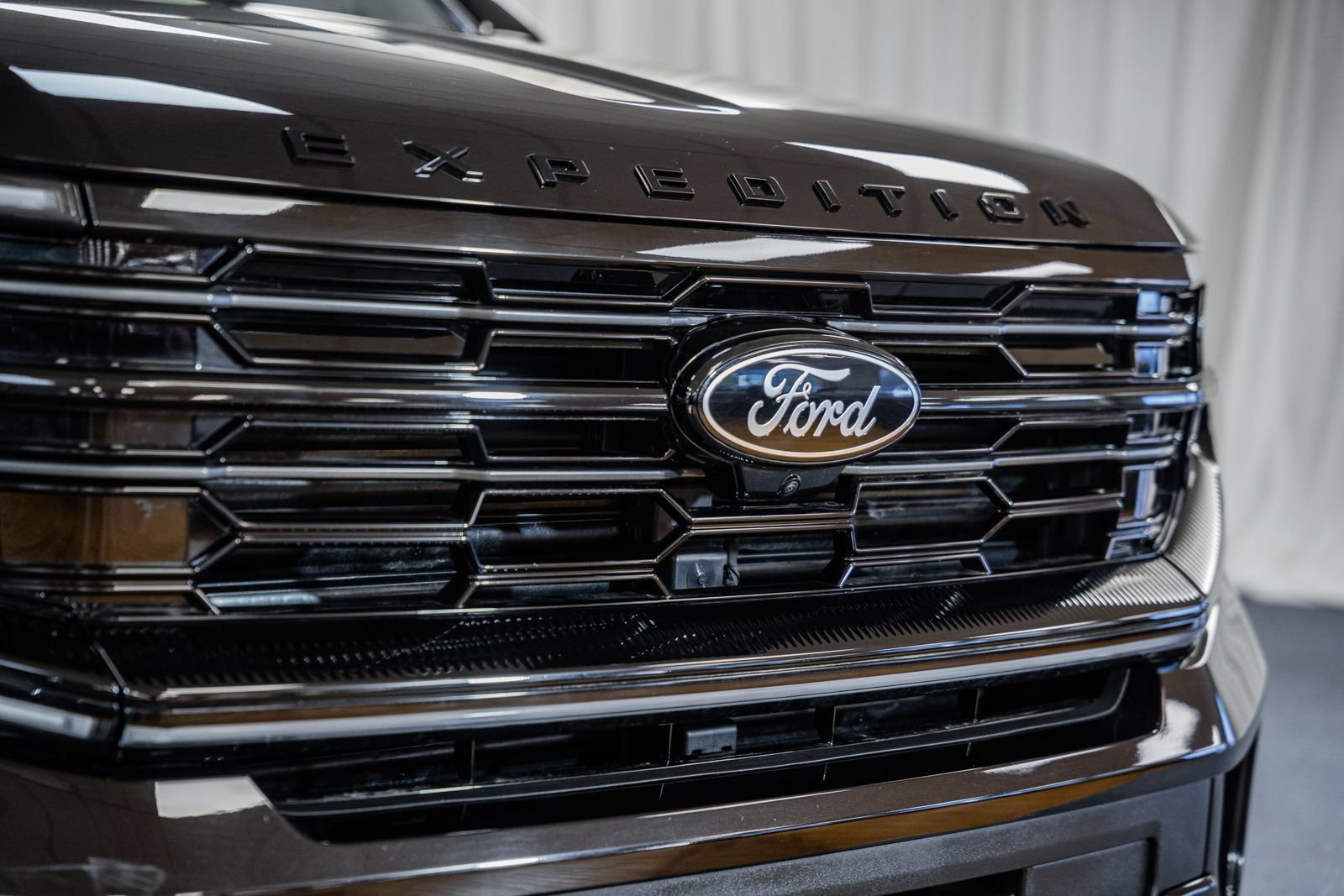 Certified 2025 Ford Expedition Max Platinum w/ Stealth Appearance Package AWD/4WD image 18
