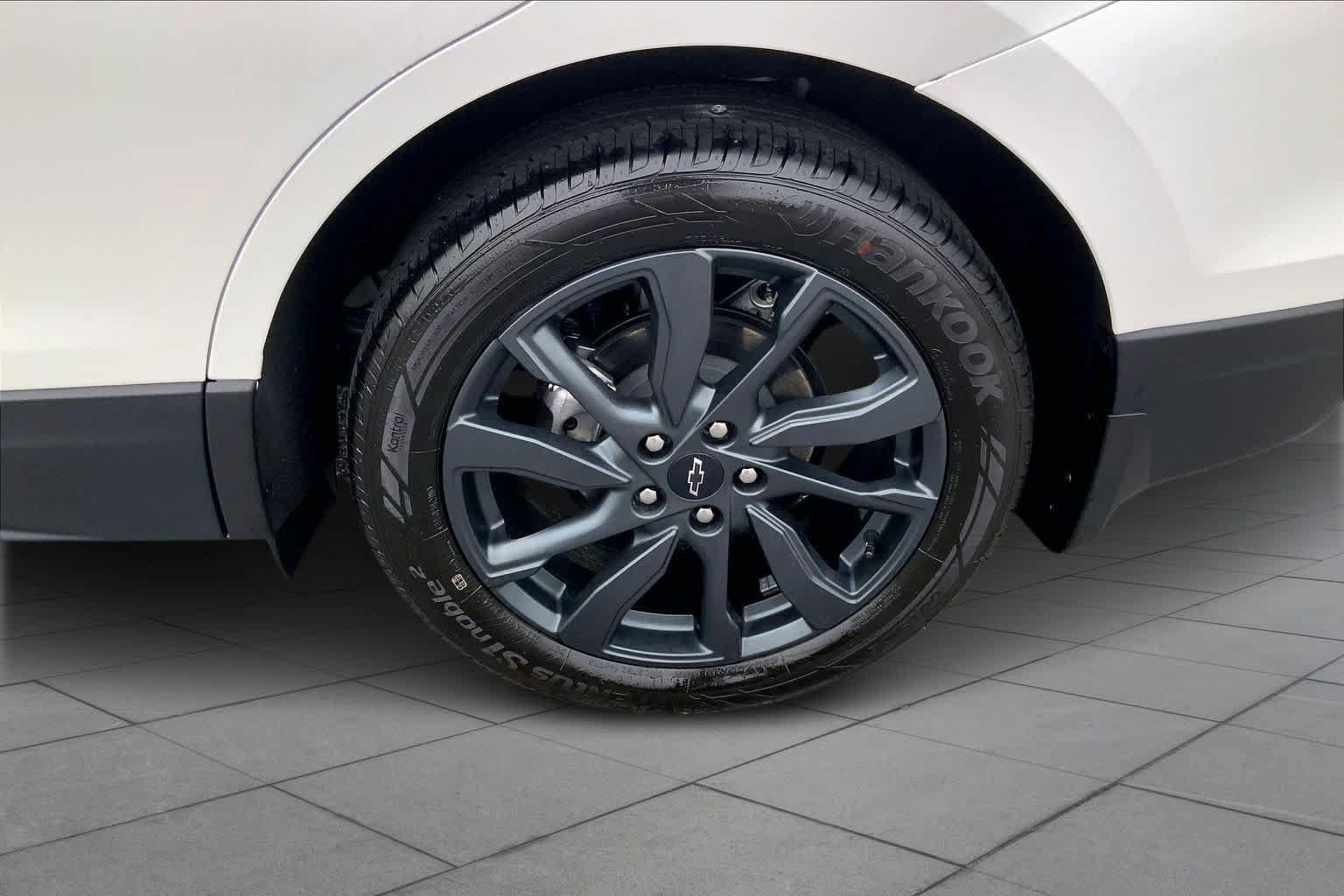 Used 2023 Chevrolet Equinox RS FWD image 11