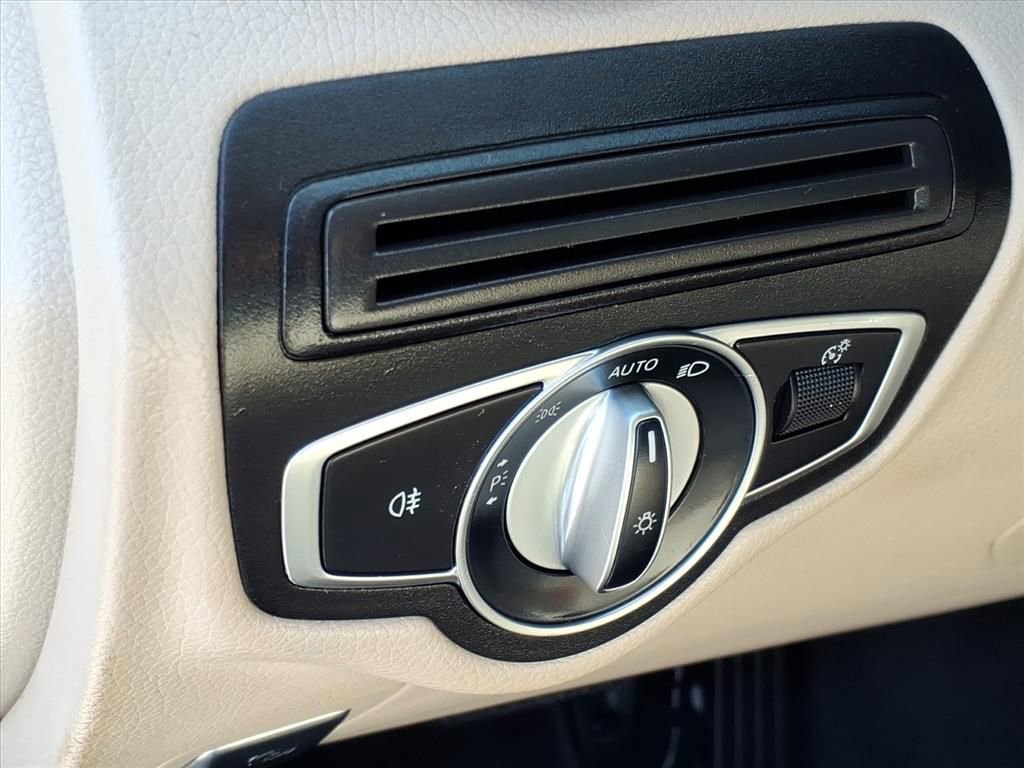 Used 2019 Mercedes-Benz GLC 300 4MATIC image 15