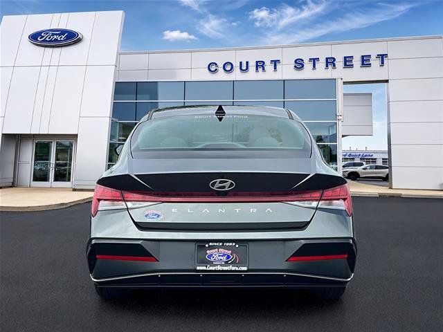 Used 2025 Hyundai Elantra SEL FWD image 6