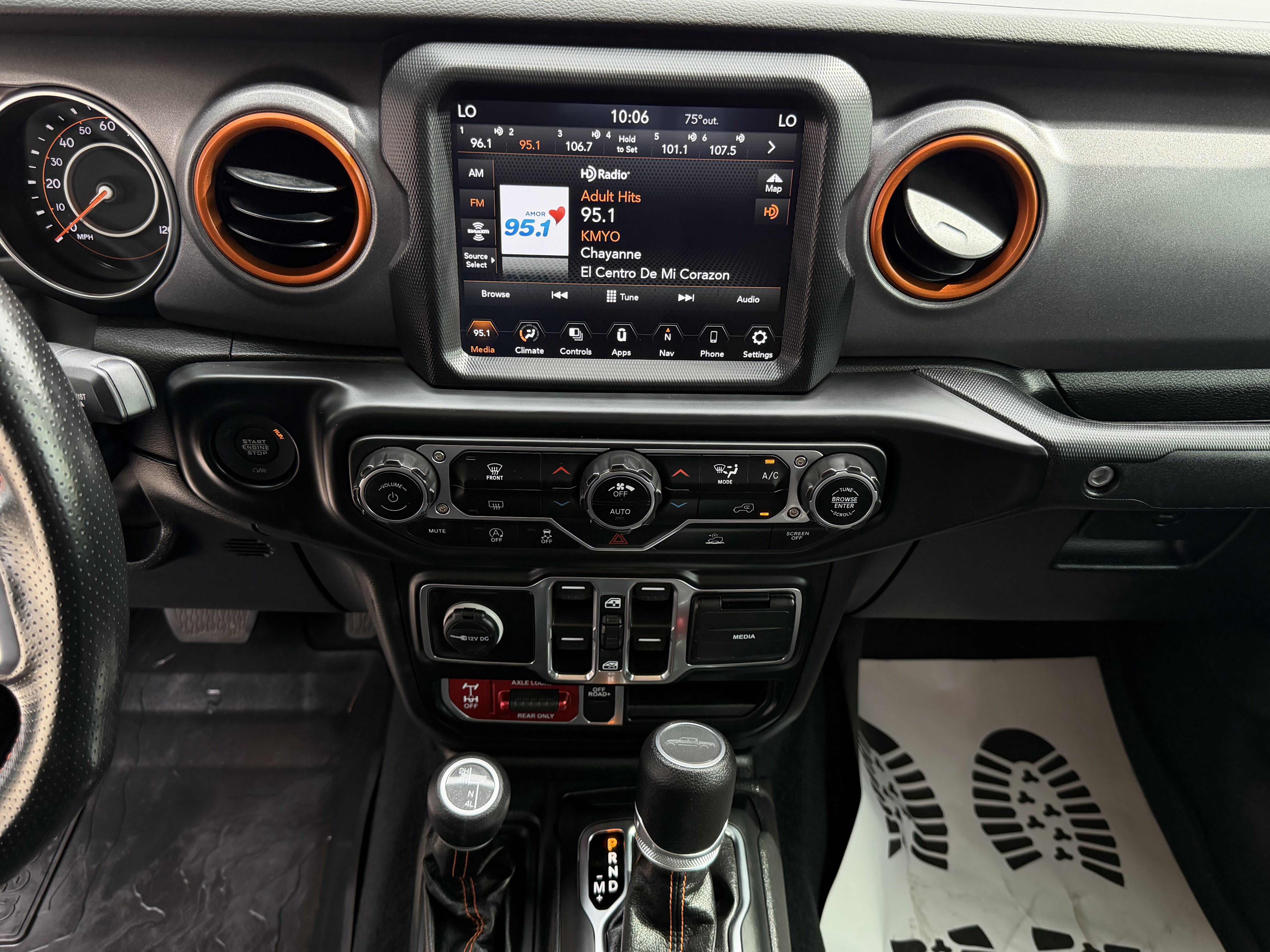 Used 2023 Jeep Gladiator Mojave w/ Trailer Tow Package AWD/4WD image 21