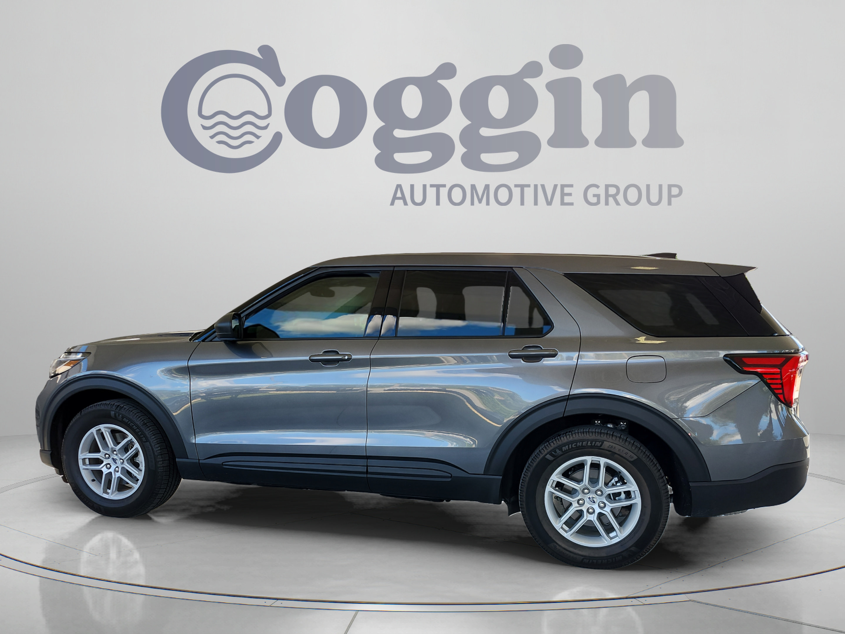 Certified 2026 Ford Explorer Active RWD image 2