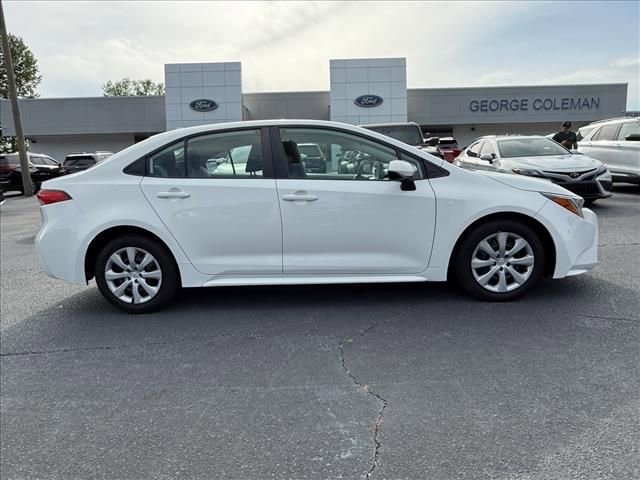 Used 2023 Toyota Corolla LE FWD image 3