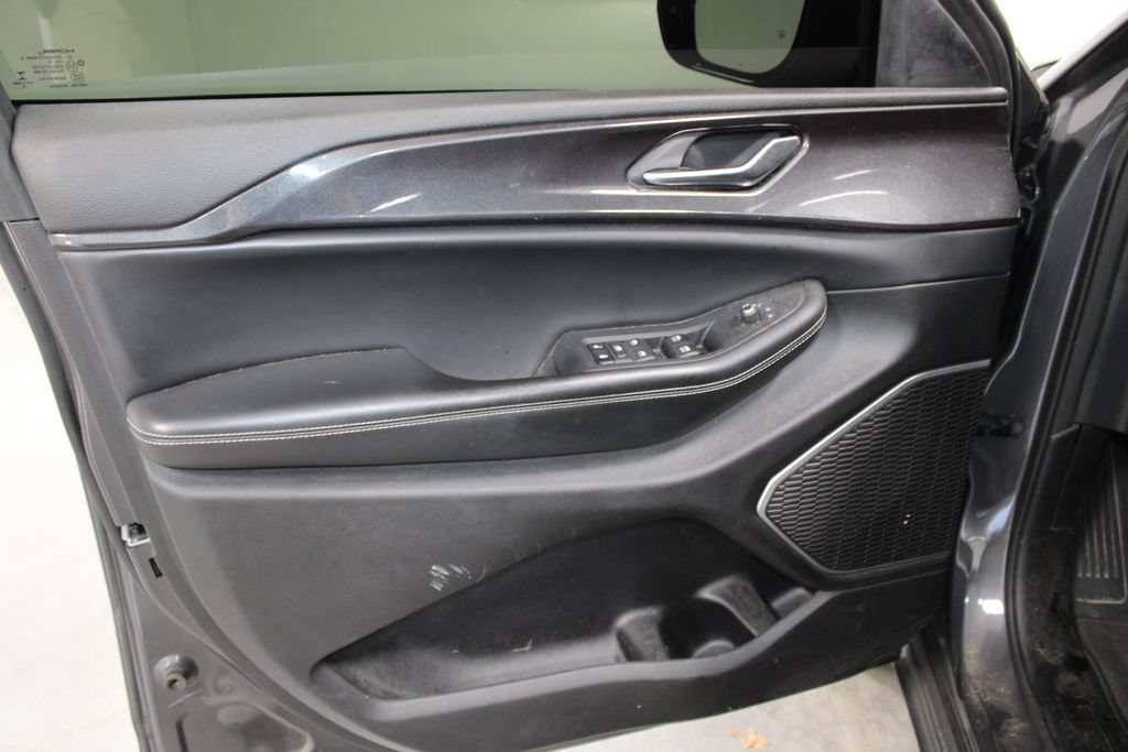 Used 2022 Jeep Grand Cherokee Altitude RWD image 18